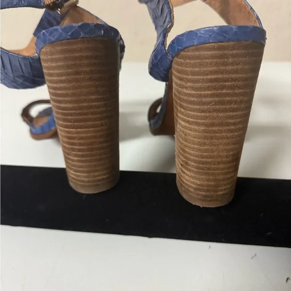 Women’s Coach lexey Blue cobalt Leather Sandals. - Picture 14 of 15